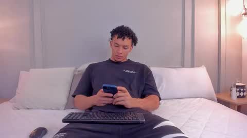 Dominick Star online show from 4, 12, 2025