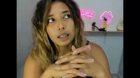Snapshot of dona_tella chatting on 11, 5, 2026 dona_tella online show from 11, 5, 2026