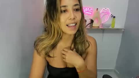 Snapshot of dona_tella chatting on 24, 5, 2026 dona_tella online show from 24, 5, 2026