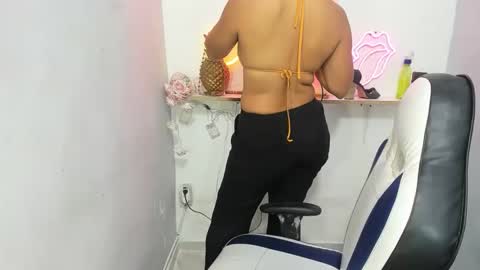 Snapshot of dona_tella chatting on 26, 5, 2026 dona_tella online show from 26, 5, 2026