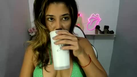 Snapshot of dona_tella chatting on 23, 6, 2026 dona_tella online show from 23, 6, 2026