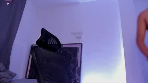 Snapshot of donathoo chatting on 17, 5, 2026 Donat Independent Model online show from 17, 5, 2026