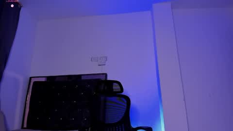Snapshot of donathoo chatting on 4, 6, 2026 Donat Independent Model online show from 4, 6, 2026
