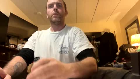 Snapshot of dondoin chatting on 28, 1, 2025 live online show from 28, 1, 2025