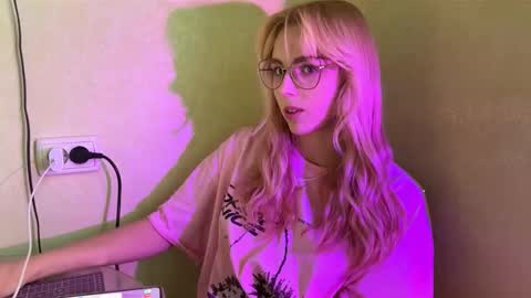 Karolina online show from 6, 10, 2025