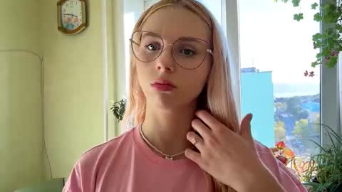Karolina online show from 7, 10, 2025