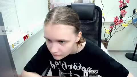 Snapshot of donnasia chatting on 13, 7, 2026 Sia online show from 13, 7, 2026