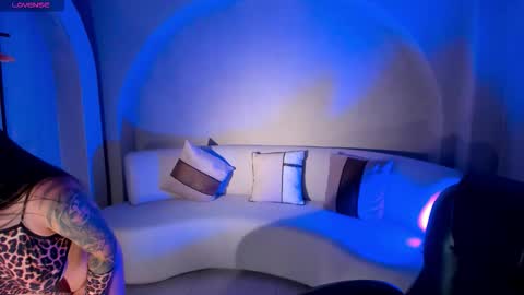  Donna Stonne  online show from 27, 9, 2025