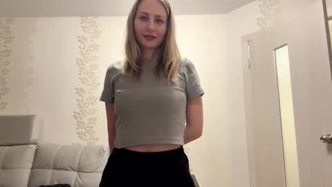 Snapshot of dorielathern chatting on 30, 11, 2025 Dori online show from 30, 11, 2025