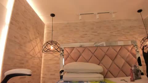  DOROTHY online show from 22, 2, 2025