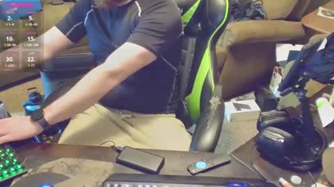 DotYourEyezez  online show from 1, 2, 2025