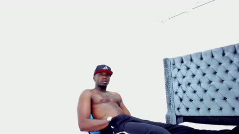 DOUGLAS online show from 17, 10, 2025