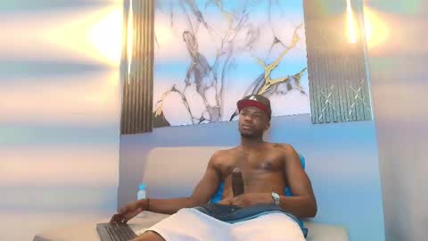 DOUGLAS online show from 2, 12, 2025