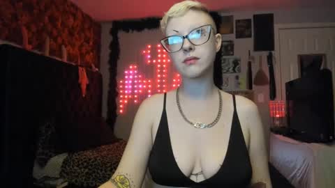 Snapshot of dreagentry chatting on 4, 12, 2024 Your Majesty online show from 4, 12, 2024