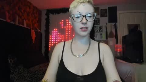 Snapshot of dreagentry chatting on 12, 12, 2024 Your Majesty online show from 12, 12, 2024