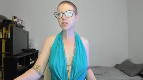 Snapshot of dreagentry chatting on 11, 9, 2025 Your Majesty online show from 11, 9, 2025