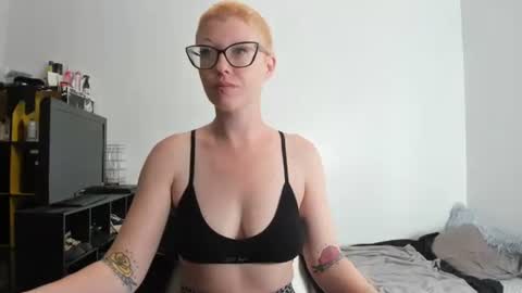 Snapshot of dreagentry chatting on 2, 10, 2025 Your Majesty online show from 2, 10, 2025