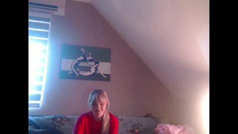 Snapshot of dreamcatcherfantasy chatting on 18, 12, 2024 A girl online show from 18, 12, 2024