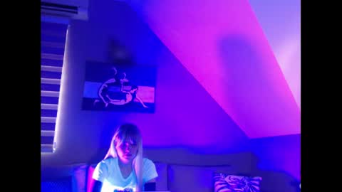 Snapshot of dreamcatcherfantasy chatting on 22, 12, 2024 A girl online show from 22, 12, 2024