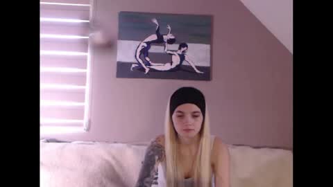 Snapshot of dreamcatcherfantasy chatting on 7, 1, 2025 A girl online show from 7, 1, 2025