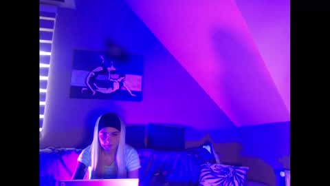 Snapshot of dreamcatcherfantasy chatting on 28, 1, 2025 A girl online show from 28, 1, 2025
