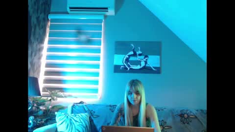 Snapshot of dreamcatcherfantasy chatting on 3, 2, 2025 A girl online show from 3, 2, 2025