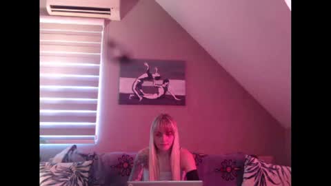 Snapshot of dreamcatcherfantasy chatting on 5, 2, 2025 A girl online show from 5, 2, 2025