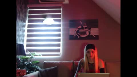 Snapshot of dreamcatcherfantasy chatting on 12, 2, 2025 A girl online show from 12, 2, 2025