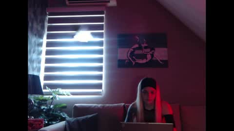 Snapshot of dreamcatcherfantasy chatting on 12, 2, 2025 A girl online show from 12, 2, 2025