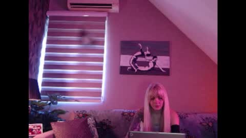 Snapshot of dreamcatcherfantasy chatting on 28, 2, 2025 A girl online show from 28, 2, 2025