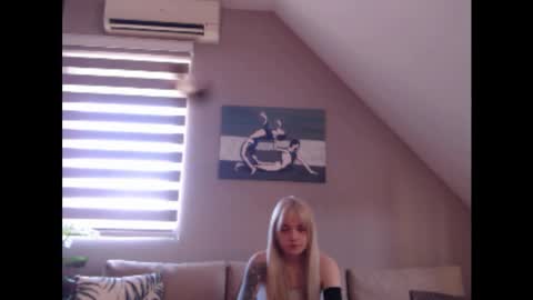 Snapshot of dreamcatcherfantasy chatting on 10, 3, 2025 A girl online show from 10, 3, 2025