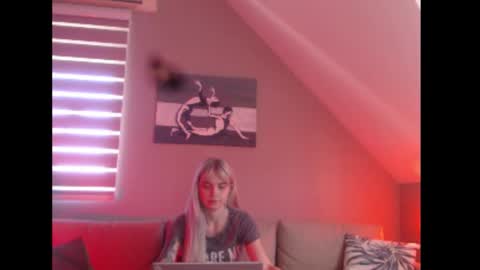 Snapshot of dreamcatcherfantasy chatting on 22, 9, 2025 A girl online show from 22, 9, 2025