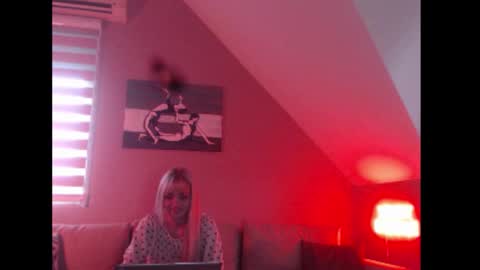 Snapshot of dreamcatcherfantasy chatting on 26, 9, 2025 A girl online show from 26, 9, 2025