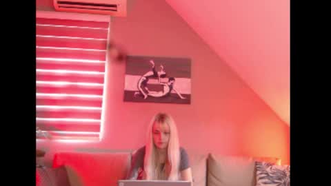 Snapshot of dreamcatcherfantasy chatting on 10, 10, 2025 A girl online show from 10, 10, 2025