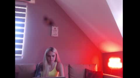 Snapshot of dreamcatcherfantasy chatting on 12, 6, 2026 A girl online show from 12, 6, 2026