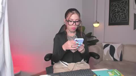 Snapshot of dreamleah_ chatting on 22, 9, 2025 dreamleah_ online show from 22, 9, 2025