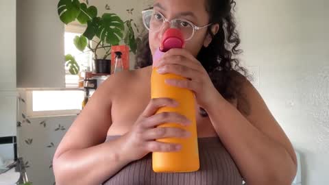 RIRI OR DREAMY online show from 31, 1, 2025