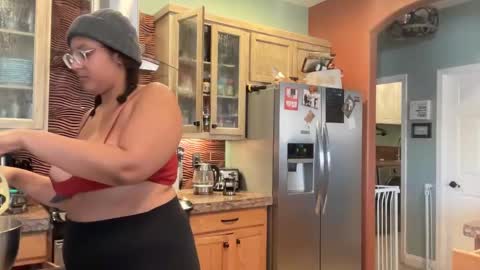 RIRI OR DREAMY online show from 14, 2, 2025