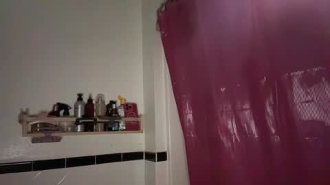 RIRI OR DREAMY online show from 19, 2, 2025