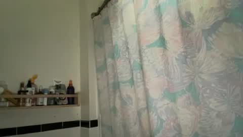 RIRI OR DREAMY online show from 14, 12, 2025