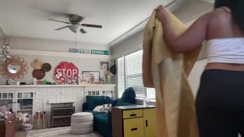 RIRI OR DREAMY online show from 4, 4, 2026