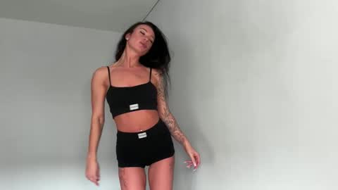 Bella online show from 4, 4, 2026