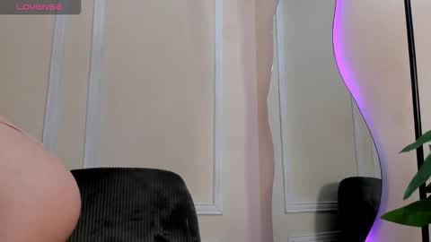 dulce__fiore07 online show from 1, 12, 2025