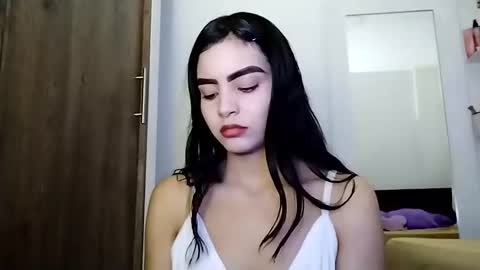 Snapshot of dulce_lucero chatting on 11, 10, 2025 dulce_lucero online show from 11, 10, 2025