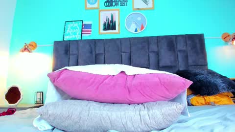 DULCE AURORA online show from 11, 2, 2025