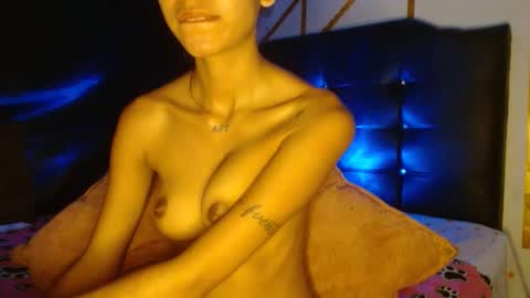 Snapshot of dulcelatina222 chatting on 1, 10, 2025 dulcelatina222 online show from 1, 10, 2025