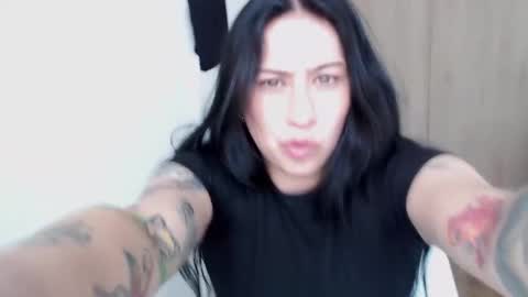 Snapshot of dulzemia chatting on 6, 10, 2025 Mia online show from 6, 10, 2025