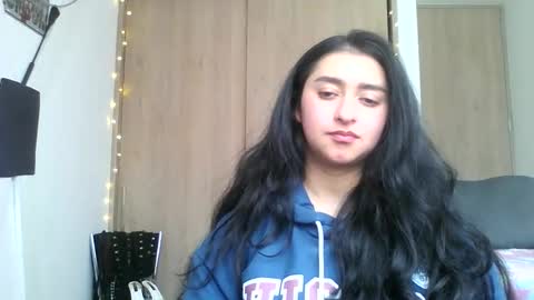 Snapshot of dulzemia chatting on 9, 10, 2025 Mia online show from 9, 10, 2025
