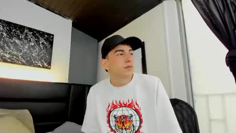 Snapshot of duolust chatting on 7, 10, 2025 Thomas and Noah online show from 7, 10, 2025