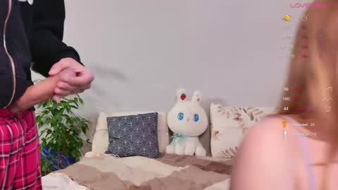 Snapshot of duomoon chatting on 25, 9, 2025 SashaAlex online show from 25, 9, 2025